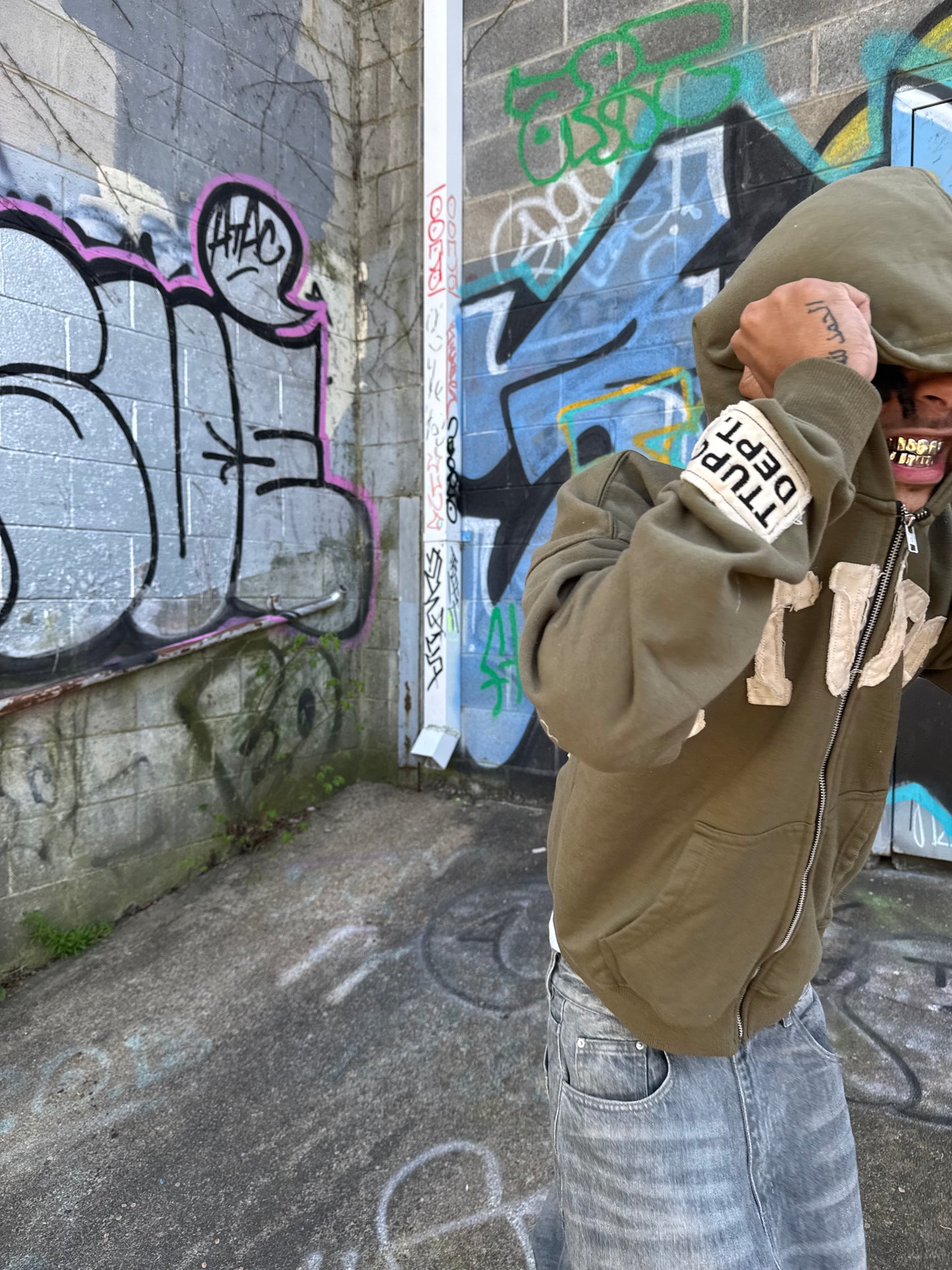 05 HOODIE "OLIVE GREEN"